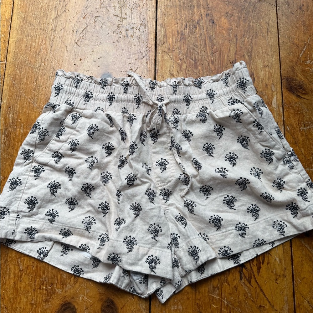 a new day Black Floral Women's Cargo Shorts